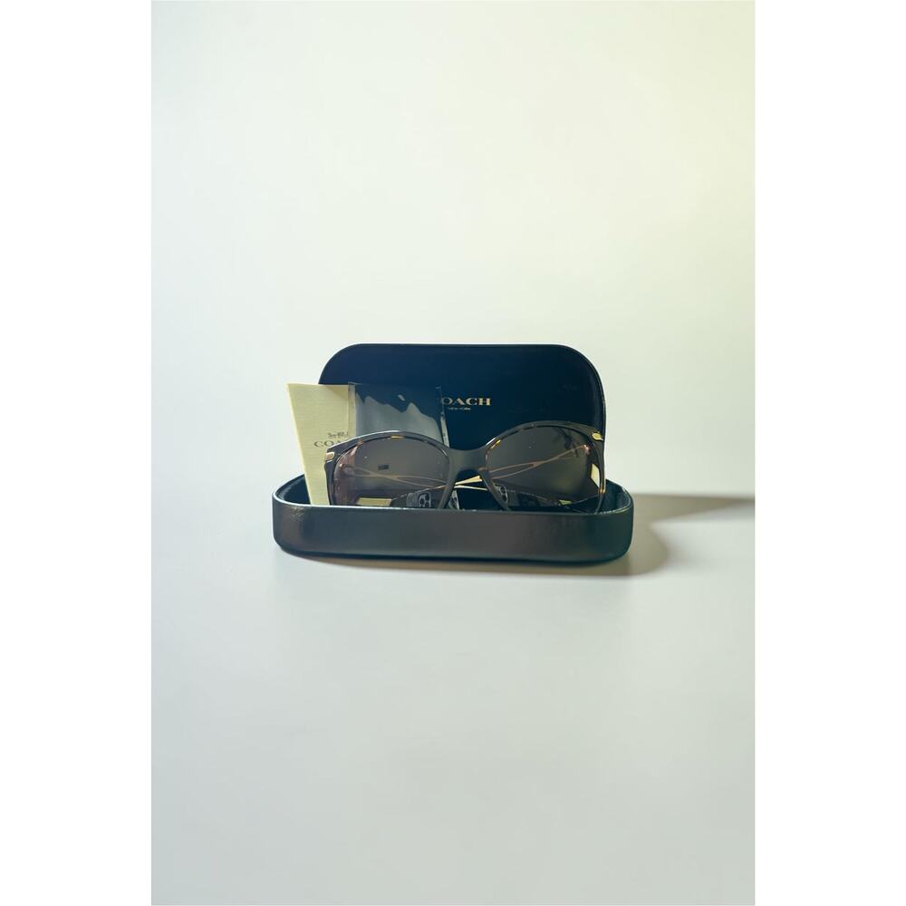 Coach Polarized Butterfly Sunglasses Tortoise shell Gold hardware Case & Cloth